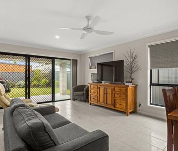 MODERN FOUR BEDROOM HOME WITH SHED - Photo 3