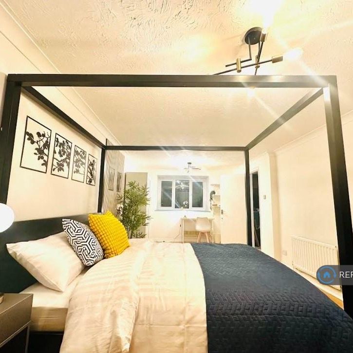 1 bedroom in a house share to rent - Photo 1