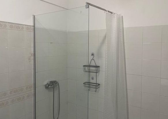 Quarto de casal Metro Reboleira e Clinica Lusiadas