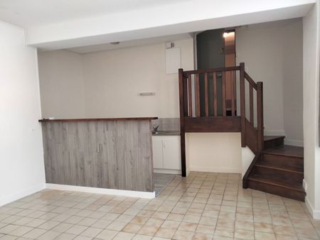 Location Appartement 1 pièce 29m² - Photo 3