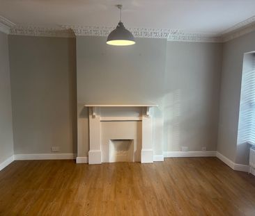 2 Bed Flat, Hotwell Road, BS8 - Photo 2