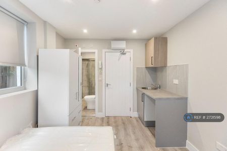 Studio to rent - Photo 2