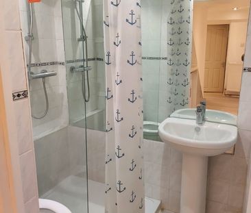 Room in a Shared House, Merton Road, SW18 - Photo 6
