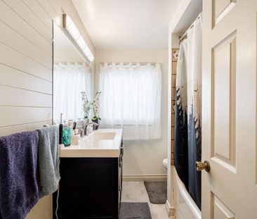 Charming 4-Bed Home in Cambie Village – Prime Location - Photo 3