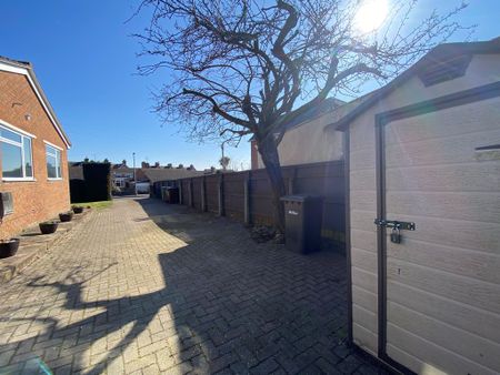 3 bed detached bungalow to rent in Oakley Close, Pinhoe, EX1 - Photo 2