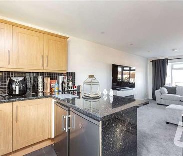 Alderney Gardens, Wickford, Essex, SS11 - Photo 3