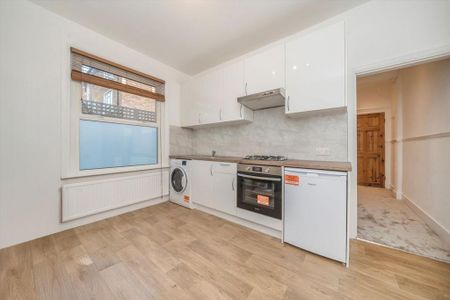 2 bedroom flat to rent - Photo 4