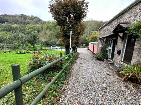 Efford Farm, Yealmpton - Photo 3