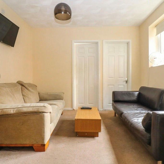 4 bedroom terraced house to rent - Photo 1