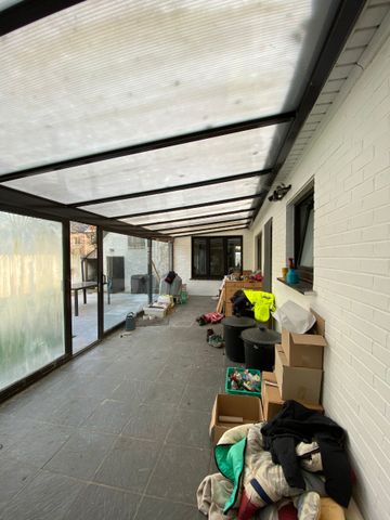 Volledig gerenoveerde woning met tuintje en ruime garage - Photo 3