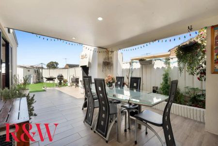 “STYLISH FAMILY HOME !!” - Photo 2