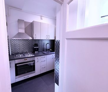 Apartament 3 camere Piata Romana/ Renovat / Centrala proprie/ Metrou - Photo 2