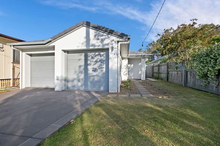 22 Tulip Street, Wynnum, QLD 4178 - Photo 2