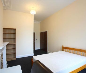 3 bedroom flat to rent - Photo 6