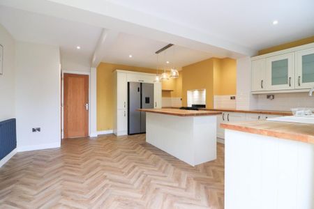 3 bedroom semi-detached house to rent - Photo 4