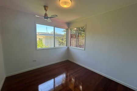 THIS NEAT AND TIDY HOME OFFERS 3 SPACIOUS BEDROOMS WITH OUTDOOR ENTERTAINMENT! - Photo 4