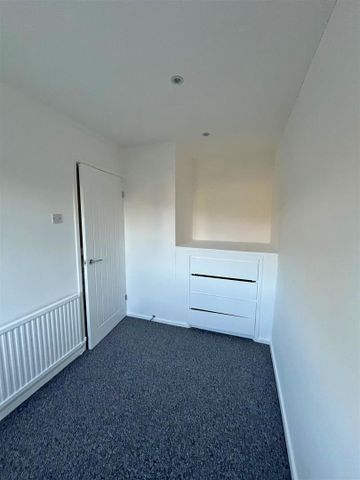 2 Bedroom House - End Terrace - Photo 2