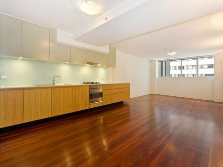 DUAL LEVEL APARTMENT | Unfurnished - Photo 2