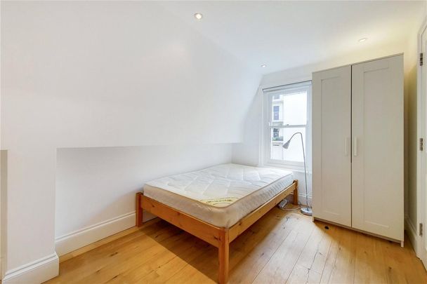 3 bedroom flat in Camden - Photo 1