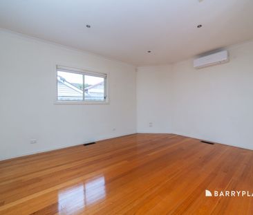 Stylish Low-Maintenance Living in the Heart of Pascoe Vale South - Photo 4