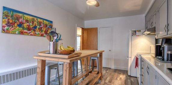 5 1/2 rénové, à 5 mn à pied du métro Fabre, des commerces et grands parcs - Photo 2