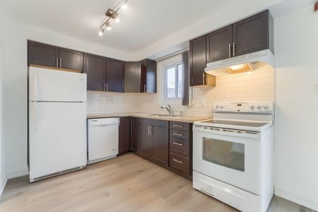 For Lease - 6272 Kindree Circle Unit# MAIN AND 2ND FLOOR, Mississauga, Ontario - Photo 3