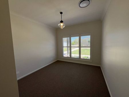 Executive 4 bedroom family home with rural views - Photo 3