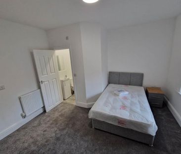4 bedroom terraced house to rent - Photo 3
