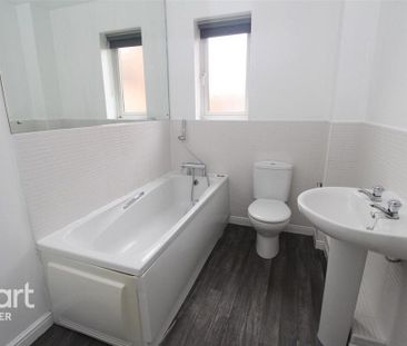 3 bedroom semi-detached house to rent - Photo 6