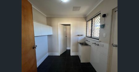 Relaxed coastal lifestyle - Photo 5