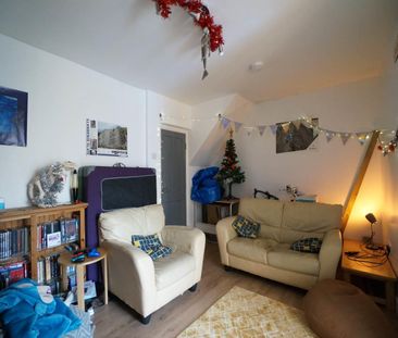 320 Caernarfon Road - Photo 4