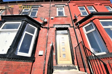 House Share – Room 1, Stanningley Road, LS13 3QW - Photo 2