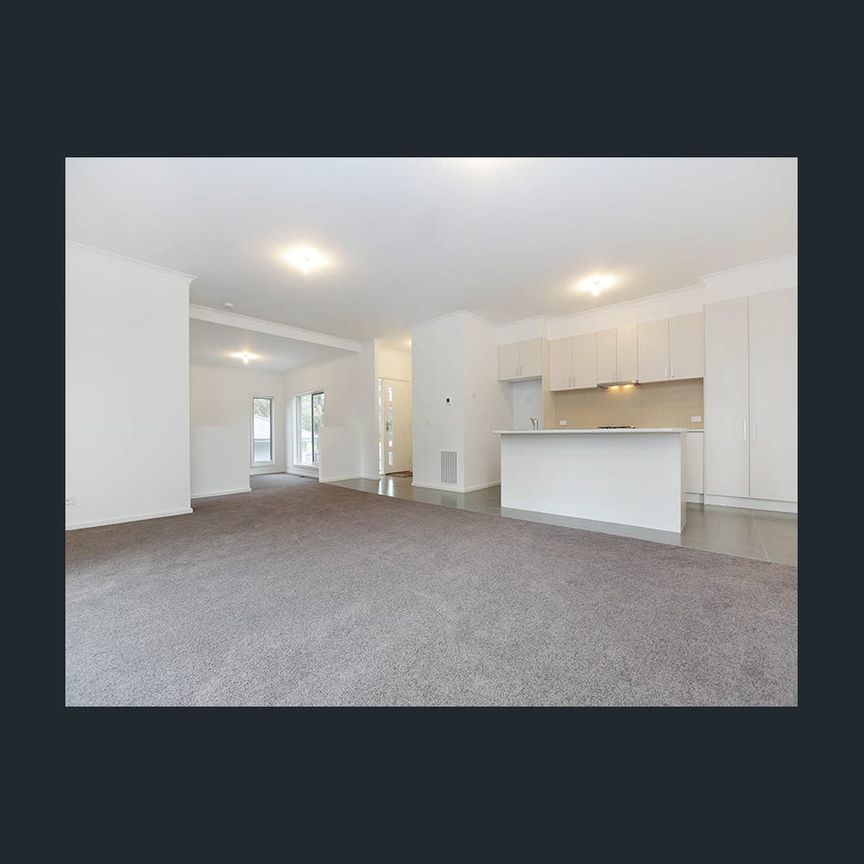 Style and Sophistication - Photo 1