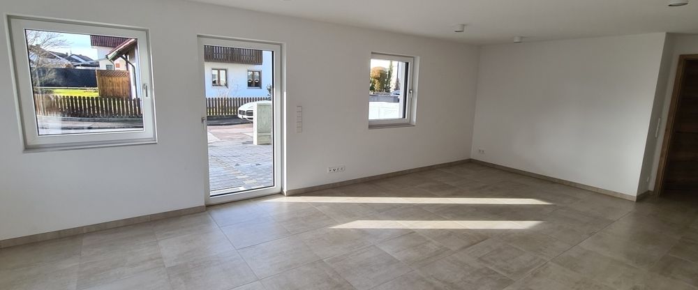 Komfortable und Lichtdurchflutete 3 Zimmerwohnung mit kleinem Garten zum Einzie ... - Foto 1