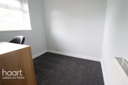 4 bedroom semi-detached house to rent - Photo 3