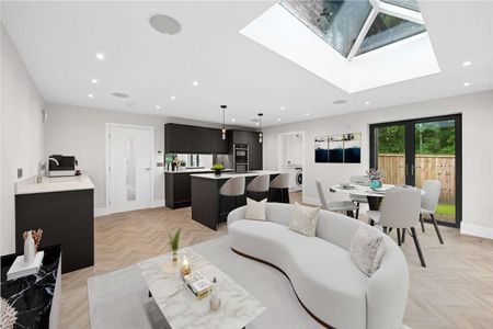 High specification 3 bedroom 2 bathroom detached home with stunning open plan kitchen, parking for 2 cars and private enclosed garden. - Photo 4