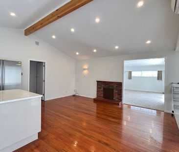 Spacious 5BR Hillcrest Haven w/ Views - Photo 2