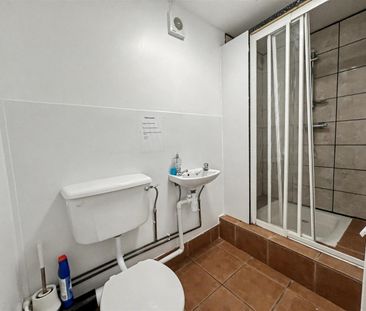 1 Bedroom Flat / Apartment to let - Photo 5