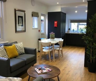 1 bedroom Flat To Let - Photo 2