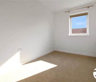 4 bedroom detached house to rent - Photo 2
