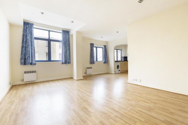 2 bedroom flat to rent - Photo 1