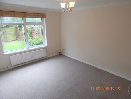 Sandhurst Close, Redditch - Photo 2