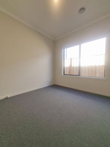 **Modern Comfort in Truganina: Stylish 4-Bedroom Family Home** - Photo 5