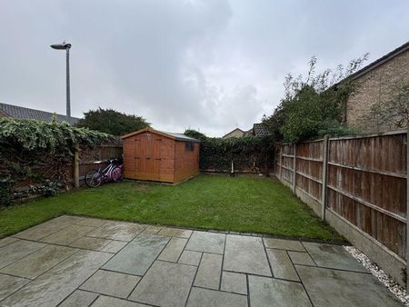 4 bedroom semi-detached house to rent - Photo 4