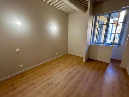 Au coeur du plateau central, superbe T2 entièrement rénové. - Photo 2