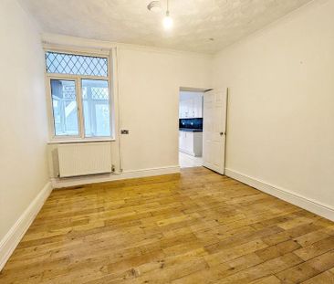 3 bedroom end of terrace house to rent - Photo 3