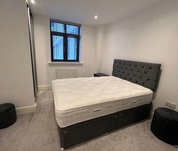 Sloane House - Photo 2