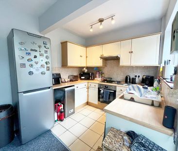3 bedroom semi-detached house to rent - Photo 6