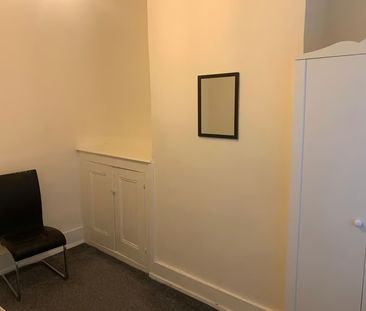 Room in a Shared House, Alfred Road, SE25 - Photo 2