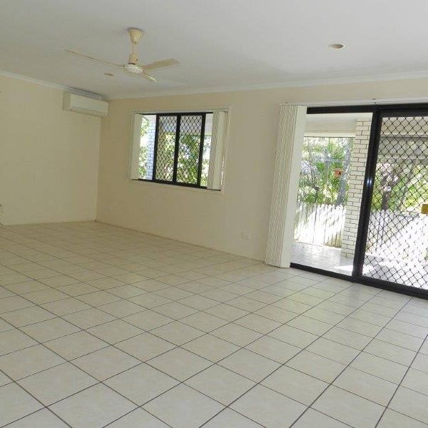 6 BEDROOM, AIR CONDITIONING; UNFURNISHED HOUSE - Photo 1